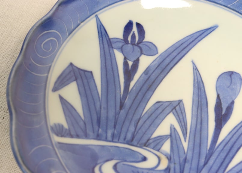 江戸幕末染付杜若図6寸皿 | 吉祥寺PukuPuku