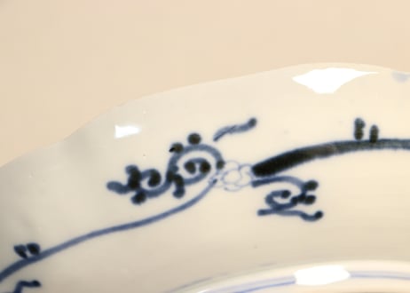 明治前期赤絵金彩柘榴と菖蒲図8寸皿