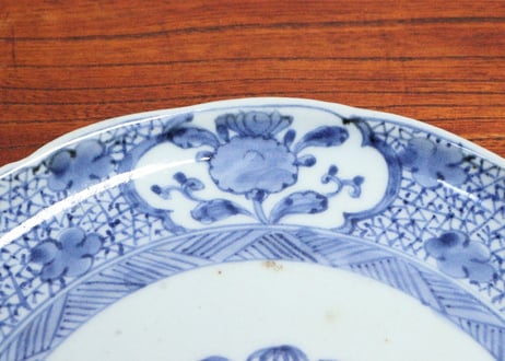 江戸中期染付氷裂に梅と菊図７寸皿➁