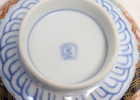 明治前期色絵桃と六方に松竹梅と牡丹図通り物蒸茶碗