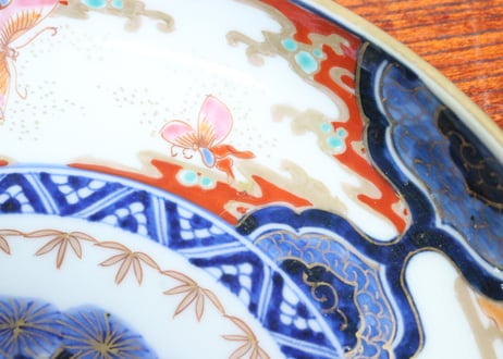 江戸中期色絵鶴と蝶図７寸皿①　やや歪み,かたつき