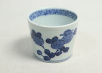 江戸後期染付菊と蝶図猪口①菊三輪
