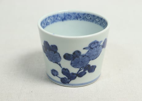江戸後期染付菊と蝶図猪口①菊三輪
