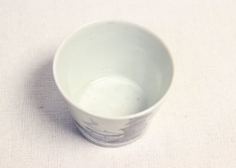 江戸中期染付山水図猪口　窯傷,高台ホツ