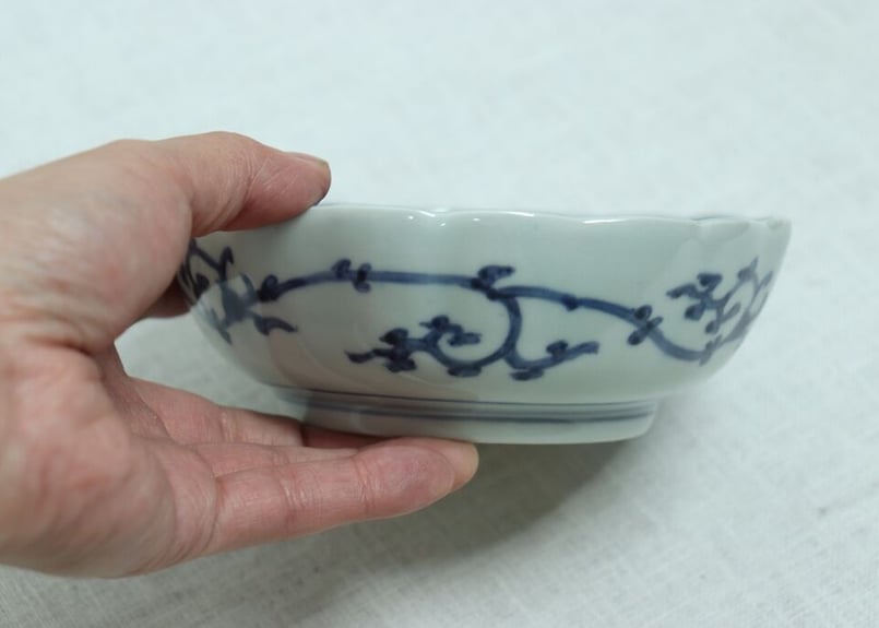 民芸 辰砂草花図皿 染付 辰砂 草花蝶文 皿 | 鶴田 純久の章 お話