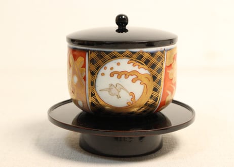 明治前期色絵波千鳥と牡丹図湯呑 天目台、蓋セット 5客組 小キズ