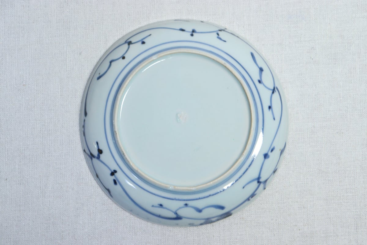 ◆染付菊形輪花皿5枚 花文 中皿 旧家蔵出し品 美品 江戸幕末期〜明治初期◆ 江戸中期染付墨弾き三方花と唐草文6寸皿① | 吉祥寺PukuPuku