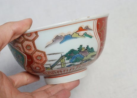 江戸後期色絵山水図窓絵と亀甲文図蓋茶碗　少釉剥げ
