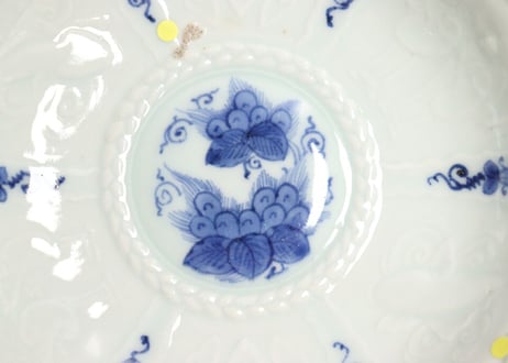 明治前期陽刻魚と水草図なます皿 フリモノ,ノミホツ