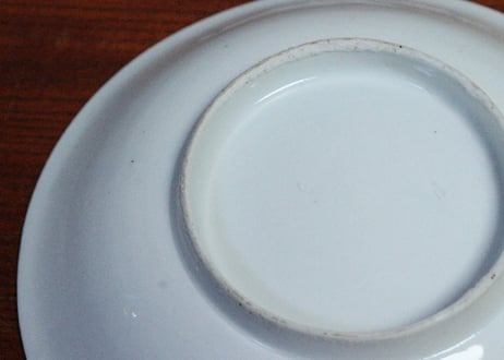 江戸中期白磁陽刻草花図5寸皿　ニュウ