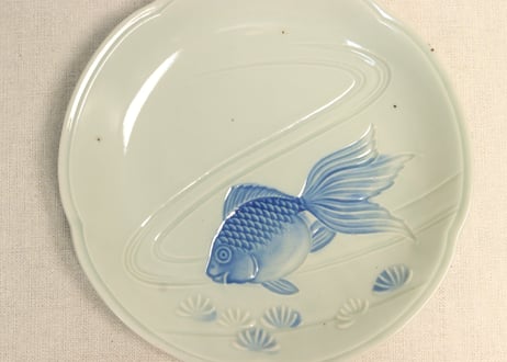 昭和戦前青磁陽刻金魚図6寸皿