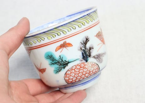 明治前期色絵牡丹唐草と蝶図向付　釉剥げ