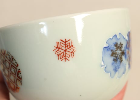 大正～昭和戦前色絵雪輪図つぼ碗 黒点