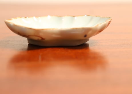 江戸中期赤絵金彩山葡萄図変形豆皿　かたつき