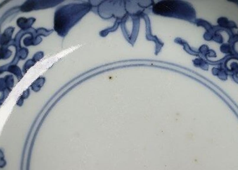 角皿 江戸 中期 後期 柿右衛門様式 花唐草 松竹梅 花弁縁 木箱 江戸中期藍柿右衛門二方菊と唐草図角なます皿 窯傷 | 吉祥寺PukuPuku