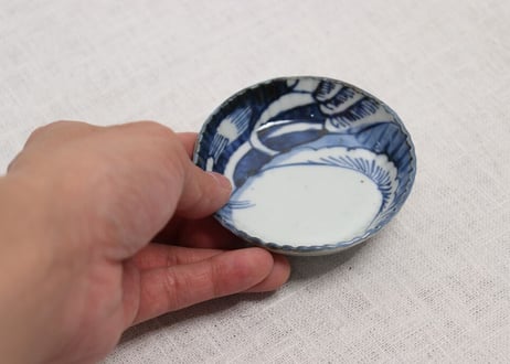 江戸後期染付ホラ貝図縁立ち豆皿