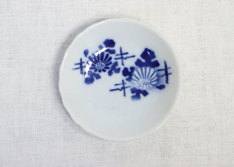 大正~昭和戦前染付吹き墨菊図小皿