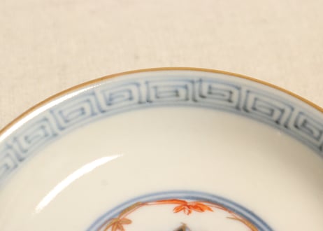 明治前期色絵桃に山水と鳥籠図通り物飯茶碗