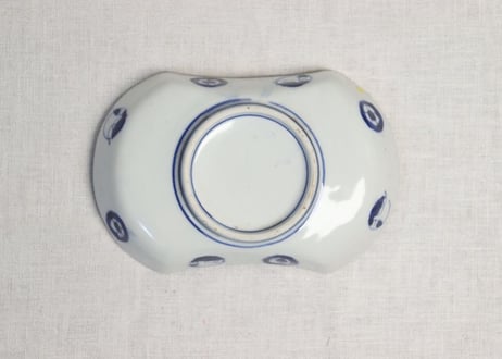 明治前期色絵秋海棠図分銅型縁立ち皿 ノミホツ