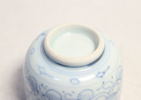 明治前期染付牡丹と唐草図ころ茶碗　ムシクイ