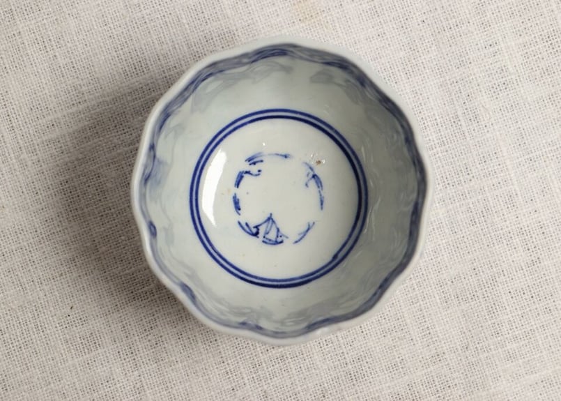 明治前期染付ベロ藍微塵唐草文向付 小 | 吉祥寺PukuPuku