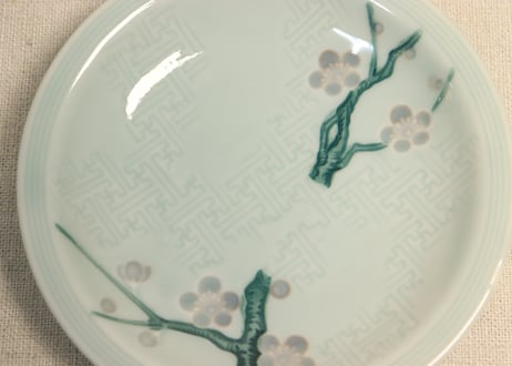 昭和戦前青磁陰刻梅図小皿