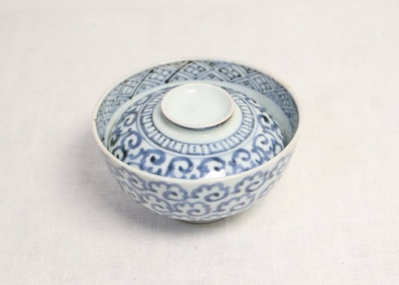 江戸中期染付雲図蓋茶碗5客組 小ニュウ,少甘手,1客高台ホツ | 吉祥寺