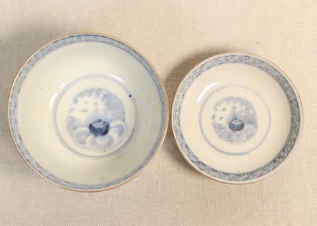 明治前期色絵竹梅と桐図通り物飯茶碗②黒点