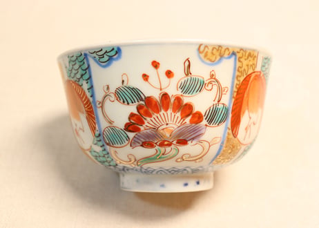 明治後期～大正色絵鶴丸と牡丹図飯茶碗