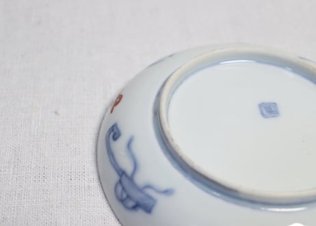明治前期色絵桃と三方に菊花籠図小皿