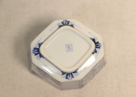 明治後期～大正染付山水と牡丹図菱形小鉢①　濃いめ