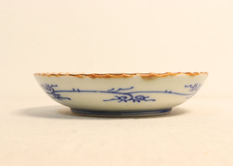 小皿 3枚 梅文様 花弁縁 染付 色絵付 茶縁 南州 明治 大正 小皿 3枚 梅文様 花弁縁 染付 色絵付 茶縁 南州 明治 大正 工芸品