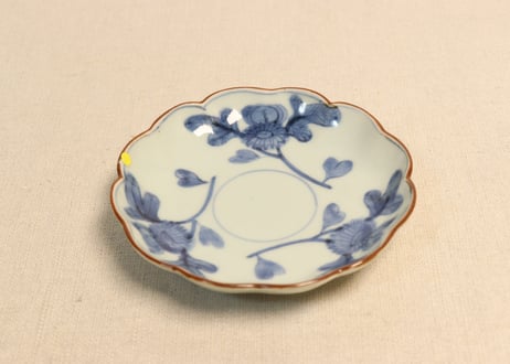 江戸中期染付三方に菊図小皿③　ノミホツ