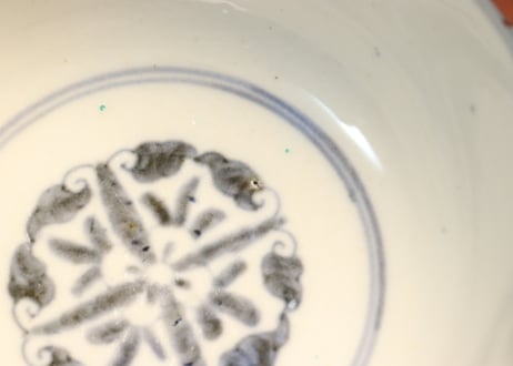 明治前期色絵萩と七宝文図飯茶碗①窯傷