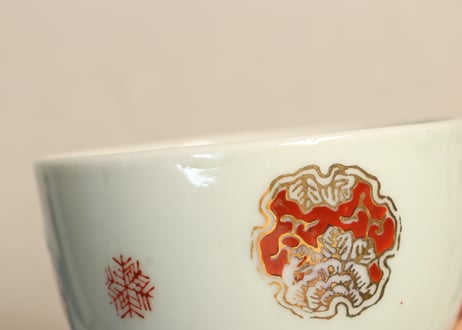 大正～昭和戦前色絵雪輪図つぼ碗 黒点