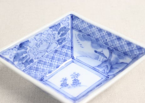 明治後期~大正染付牡丹と山水図菱形小鉢②少かたつき
