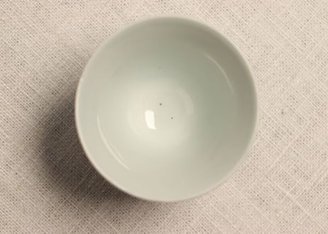 江戸後期染付丸窓に草花図広東型小猪口 高台ホツ