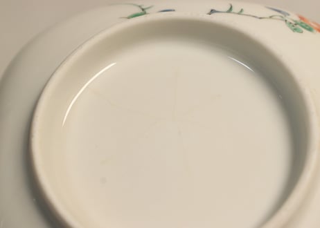 明治後期~大正色絵春蘭と牡丹に鳳凰図角小鉢②　トリ足