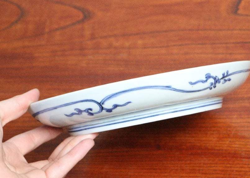 江戸中期コンニャク印判団龍と菊図7寸皿① 見込み落ちかたつき,ニュウ