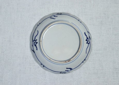 明治前期色絵三方に菊図小皿①　甘手,見込み濃いめ