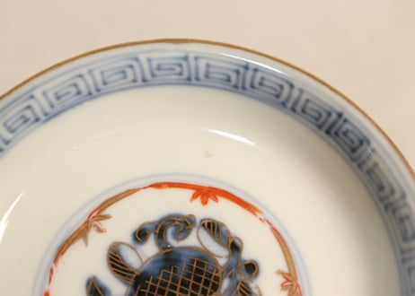明治前期色絵桃に山水と鳥籠図通り物飯茶碗