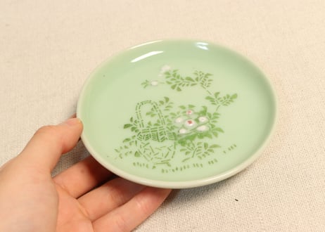 明治前期青磁紙刷花籠図小皿