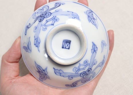 明治前期染付結び文に蝶図蓋茶碗