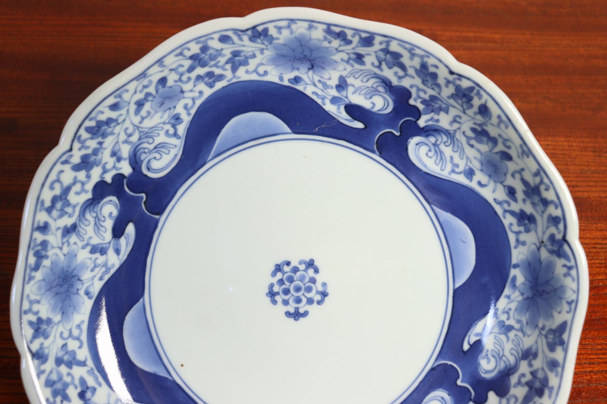 039 古伊万里 中皿５枚 波花矢筈文様 無傷 江戸時代/藍九谷 藍柿右衛門 江戸中期藍柿右衛門花唐草と波図7寸皿車輪福銘① ノミホツ | 吉祥寺
