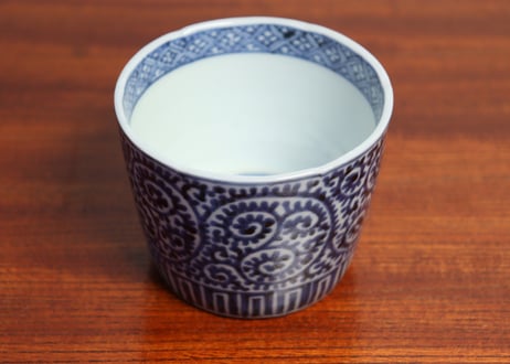 江戸後期染付蛸唐草文猪口③　直し,ややかたつき