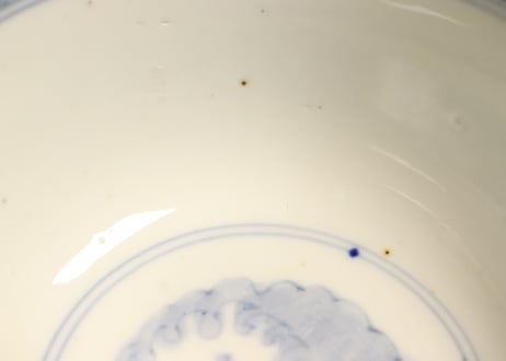 明治前期色絵竹梅と桐図通り物飯茶碗②黒点