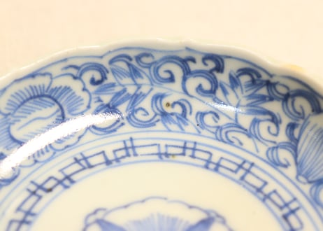 江戸幕末線描き牡丹と唐草図小皿①