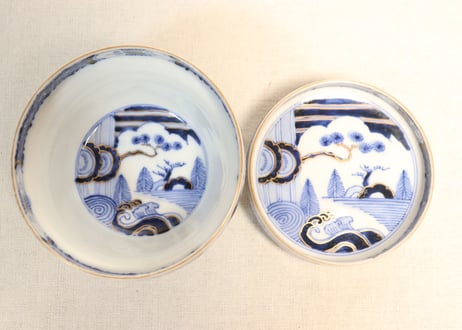 明治前期色絵山水と牡丹図つぼ碗5客組　内1客小ニュウ