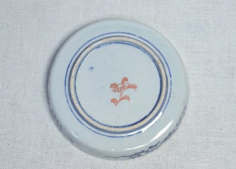 明治前期色絵牡丹と青玉に青海波図縁立小皿②　縁浅め
