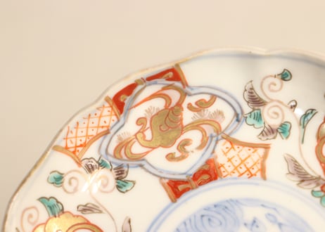 明治前期色絵法螺貝と花図小皿